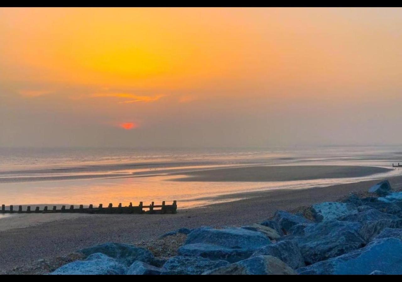 Mp768 - Camber Sands Holiday Park - Huge Lodge - Small Dog Friendly - Sleeps 8 ภายนอก รูปภาพ