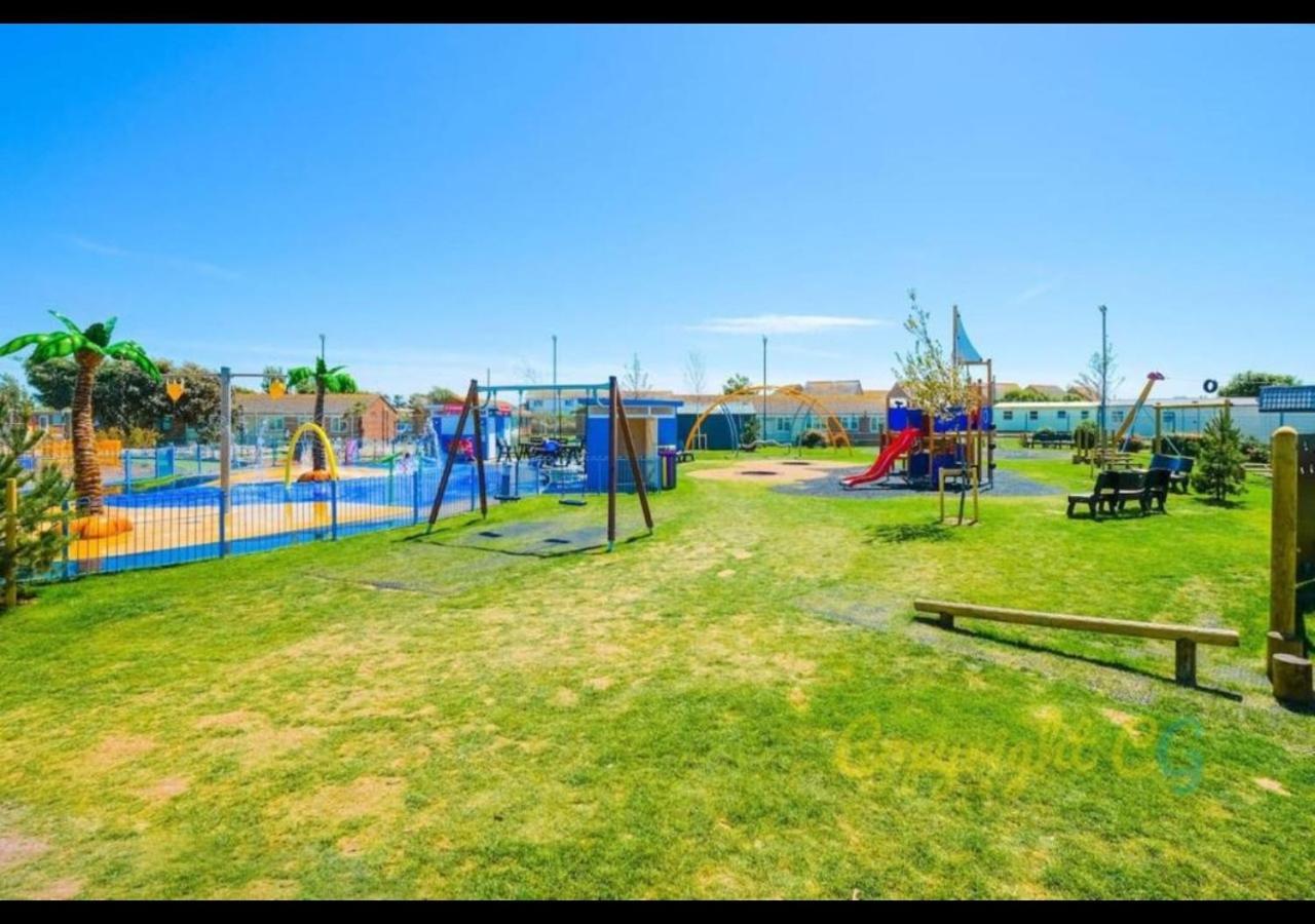 Mp768 - Camber Sands Holiday Park - Huge Lodge - Small Dog Friendly - Sleeps 8 ภายนอก รูปภาพ