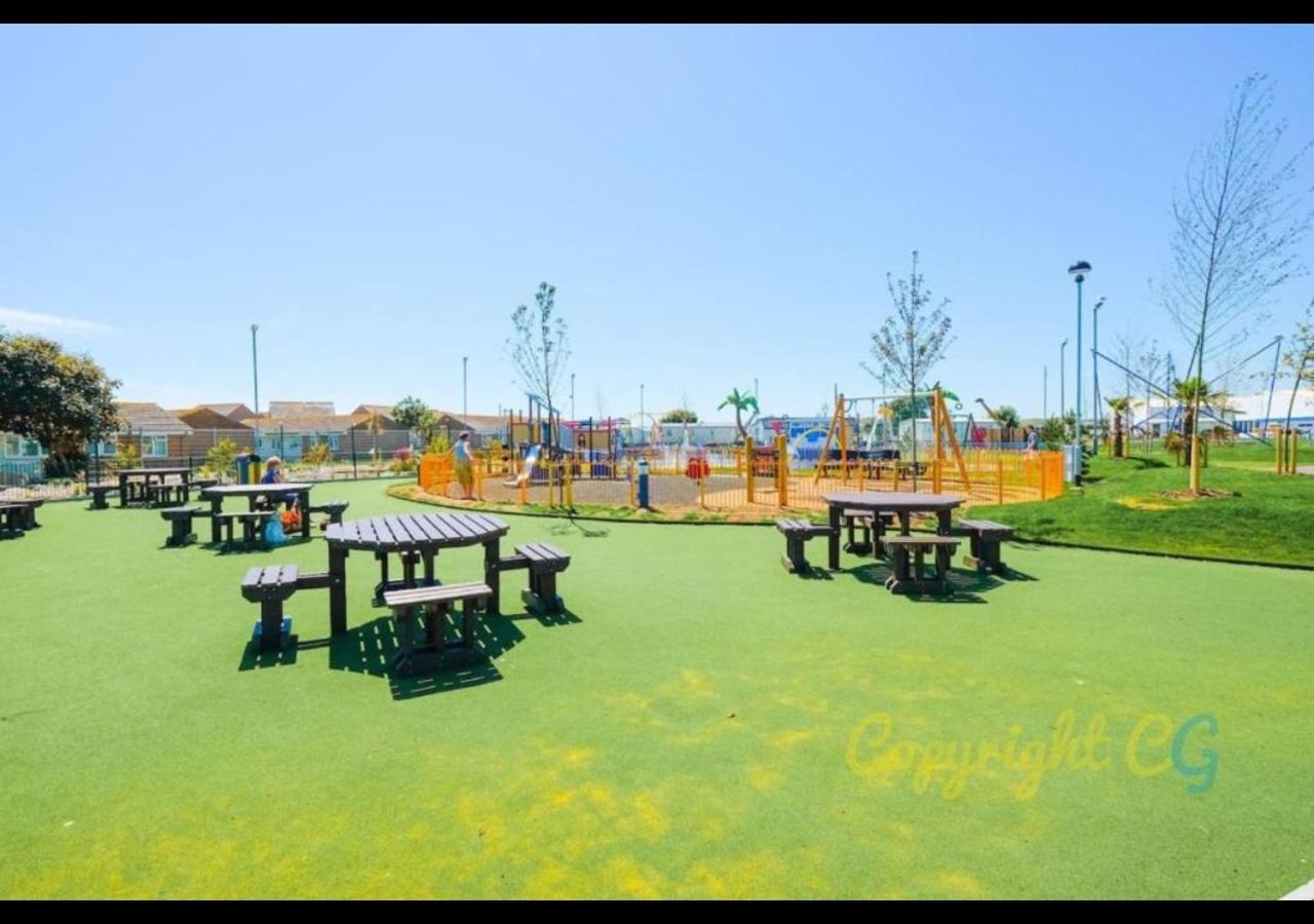 Mp768 - Camber Sands Holiday Park - Huge Lodge - Small Dog Friendly - Sleeps 8 ภายนอก รูปภาพ
