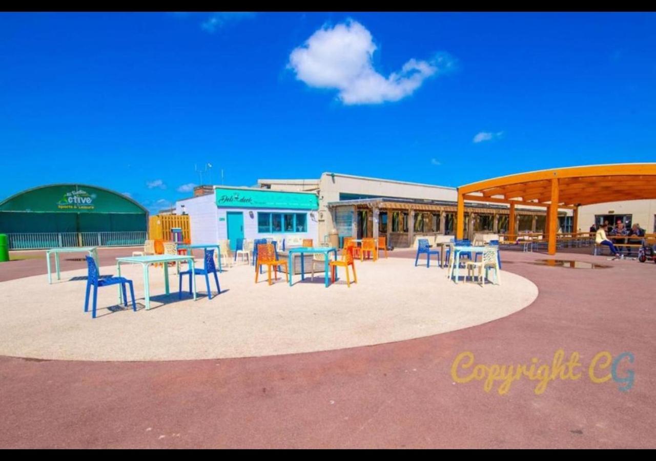Mp768 - Camber Sands Holiday Park - Huge Lodge - Small Dog Friendly - Sleeps 8 ภายนอก รูปภาพ